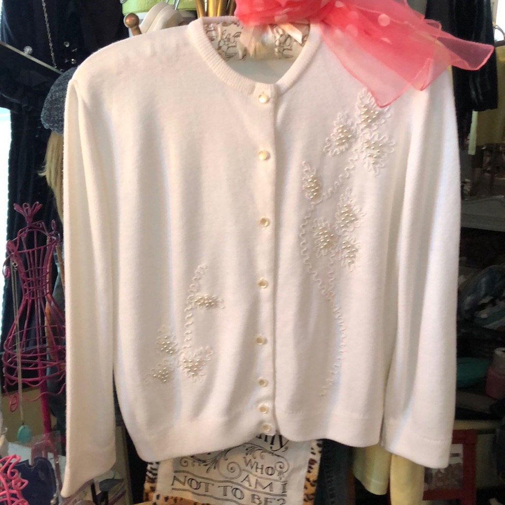 Vintage women’s sweater cardigan